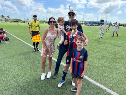 Valeria alienta la pasión de su hijo mayor, Santino que es un verdadero fanático del fútbol. "Si bien se cría en un ambiente de mucha música, él está haciendo su propio camino y el fútbol es una de las cosas que más le gusta hacer", cuenta la ex Bandana.