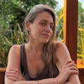 Es escritora, hija de una reconocida médica, habla de la vejez y la muerte de su abuela la inspiró