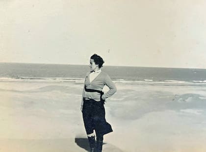 Valeria Guerrero en Pinamar, un balneario que surgió gracias a la colaboración entre ella y Jorge Bunge.