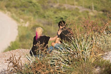 Gestos de amor en medio de la naturaleza. En Cerro Blanco, hicieron un stop para observar la inmensidad y conectarse con la naturaleza. Además, recogieron algunas piedras. “Hermoso lugar energético”, escribió la cantante en sus redes sociales.