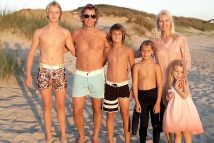 Valeria Mazza y Alejandro Gravier y Balthazar, Tiziano, Benicio y Taína años atrás