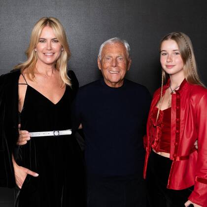 Valeria Mazza y Taina Gravier junto a Giorgio Armani / septiembre 2022