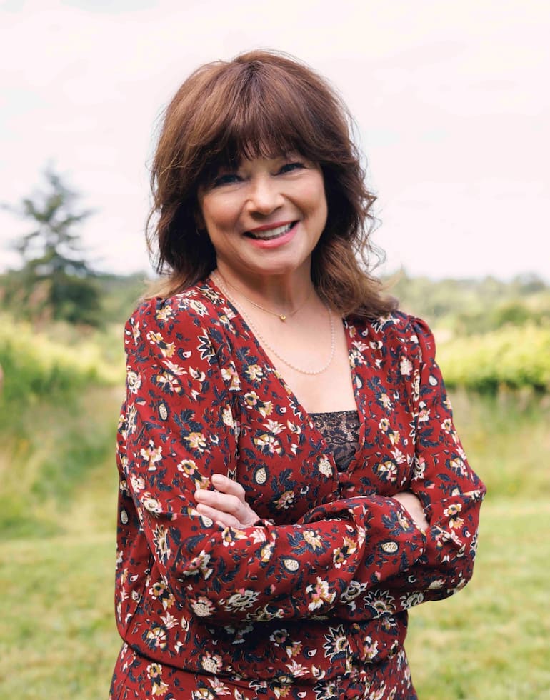Valerie Bertinelli volvió a la actuación después de más de una década con Amar otra vez, una historia atravesada por el Alzheimer, el duelo y la posibilidad de volver a amar. En diálogo con LA NACION, también habló de sus vínculos, su relación con el cuerpo y el momento personal que atraviesa a los 66 años