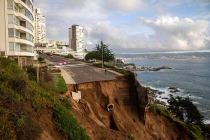 Un temporal en Chile provocó un hundimiento que forzó la evacuación de un edificio residencial de Valparaíso