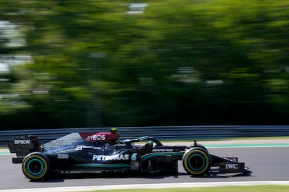 Valtteri Bottas quedó primero en las prácticas del viernes del Gran Premio de Hungría; el finés de Mercedes intentará repetir este sábado en la prueba de clasificación de la Fórmula 1.