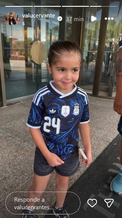 Valu Cervantes mostró a su hija Olivia en la previa del partido