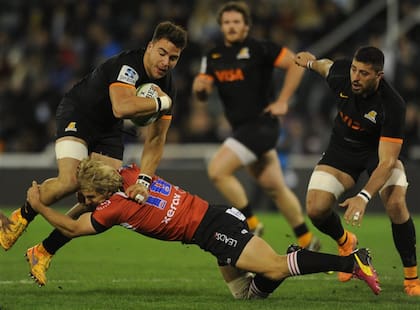 Van Der Walt tacklea a Isa, el mejor de Jaguares ayer y durante todo el torneo