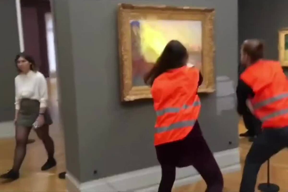 Vandalizaron con puré de papas una obra de Monet