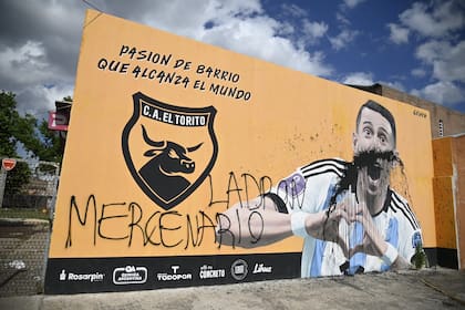 Vandalizaron el mural de Ángel Di María, que está pintado en la entrada de El Torito, club donde jugó en su infancia