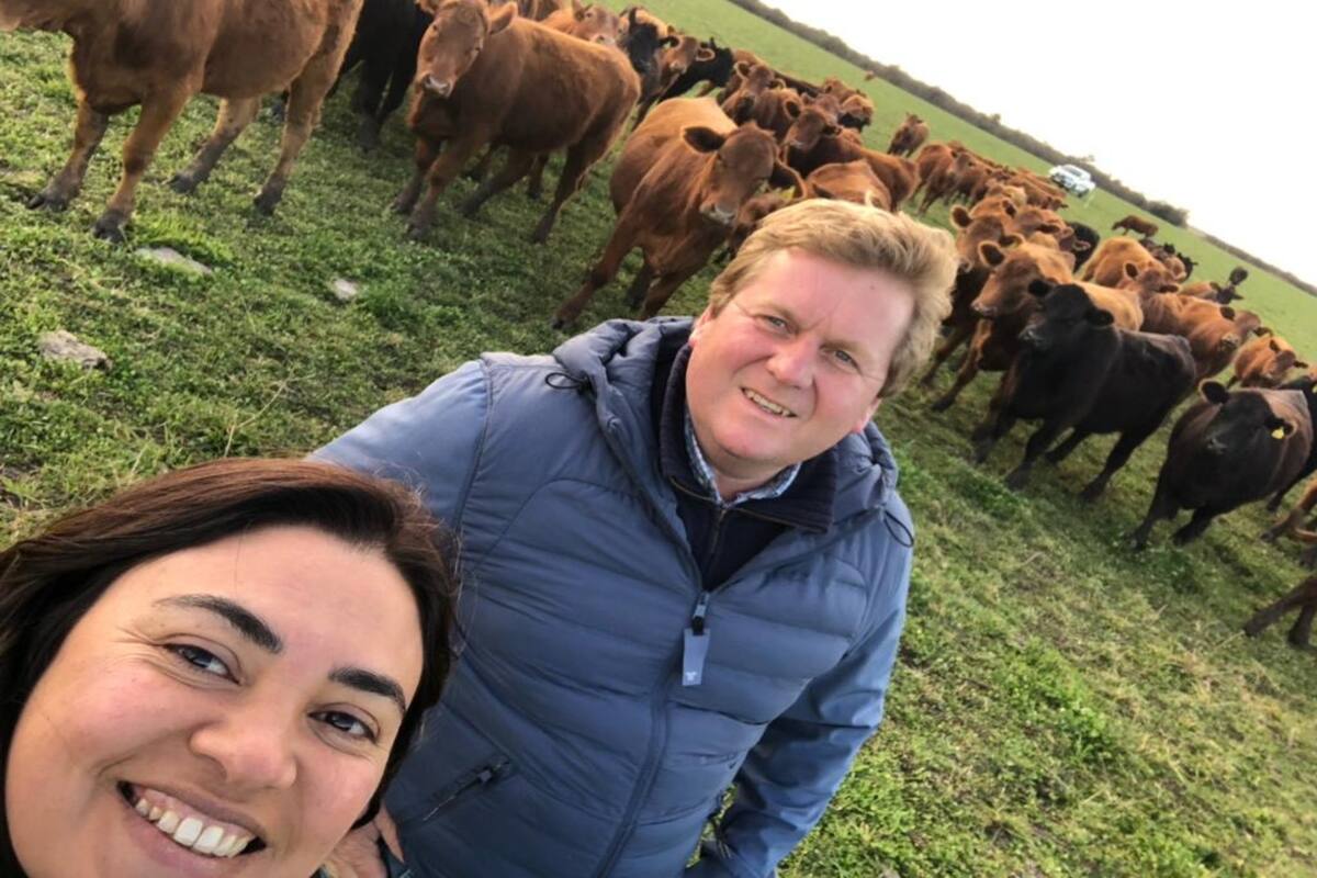 Vanesa y Jorge Neifert se dedican a la ganadería y la agricultura, entre otras actividades