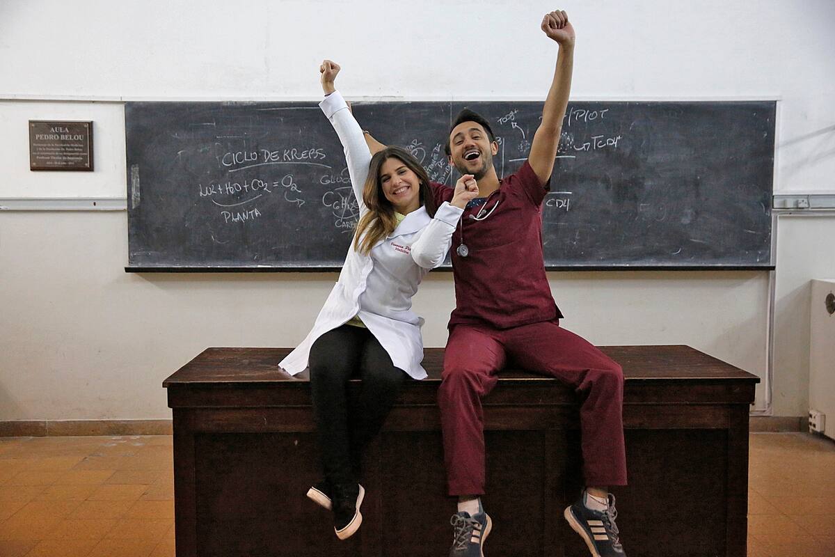 Vanessa de Souza Pithon y Fernando Carneiro, estudiantes de medicina y ambos son de nacionalidad Brasileña