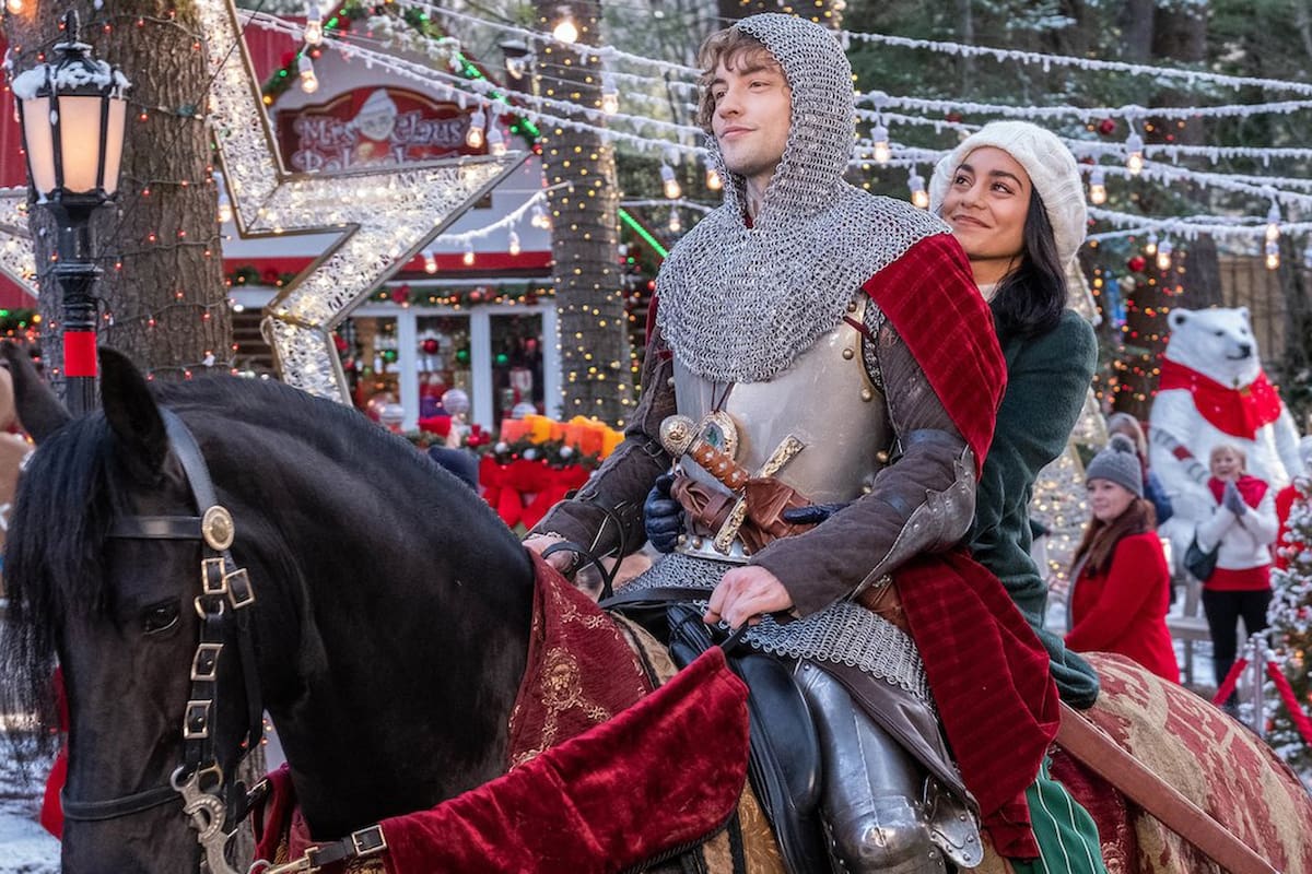 Vanessa Hudgens y Josh Whitehouse, en El caballero de Navidad