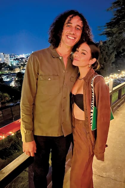 Vanessa junto a su futuro marido, el jugador de béisbol Cole Tucker.