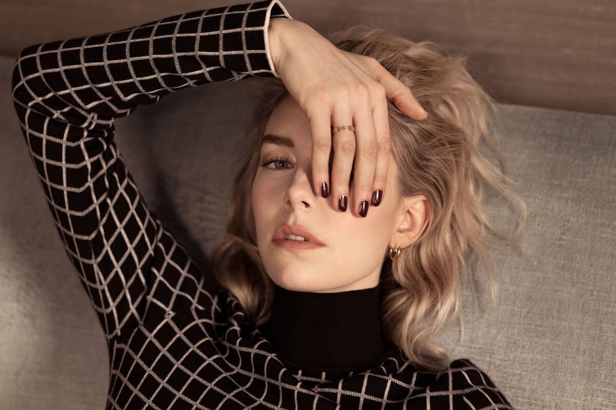 Vanessa Kirby, una actriz en ascenso que vivió una difícil infancia