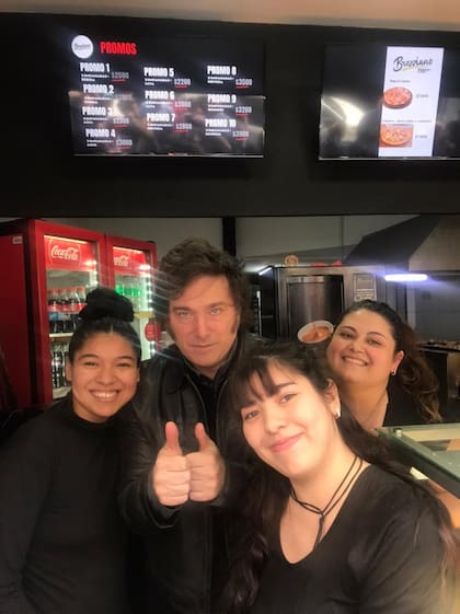 Vanina Valdez, Javier Milei, Candela Saavedra y Tania Barros