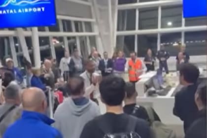 Tras el aterrizaje de emergencia y la espera en Natal, los pasajeros buscan recuperar gastos por conexiones y reservas perdidas durante la demora