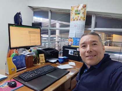 Vargas en su oficina en la Paz, Bolivia