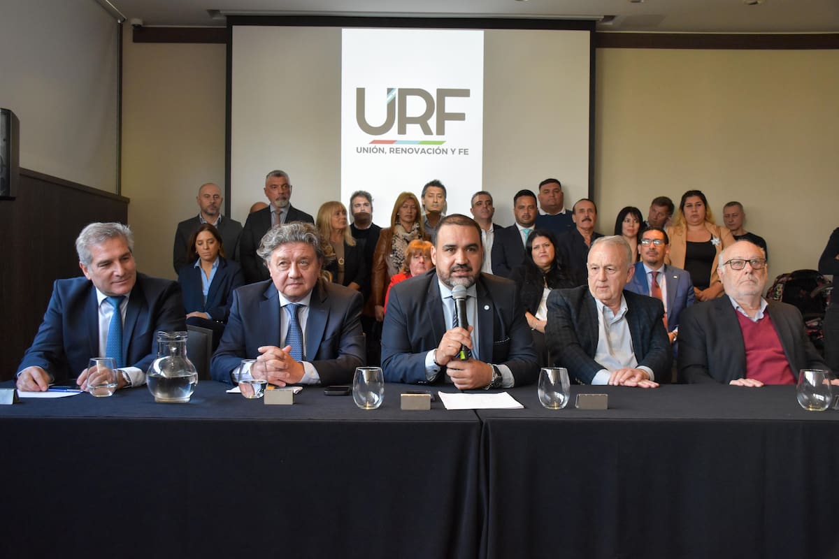 Vargas, Kikuchi, Luayza, Cuervo y Del Oso, el viernes, al presentar Unión, Renovación y Fe, en el Hotel Grand Brizo de La Plata