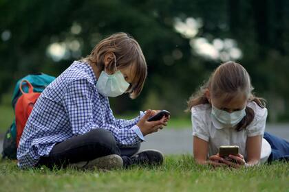 Varias apps ofrecen contenido disponible sin conexión a internet que pueden ayudar a los chicos con la tarea