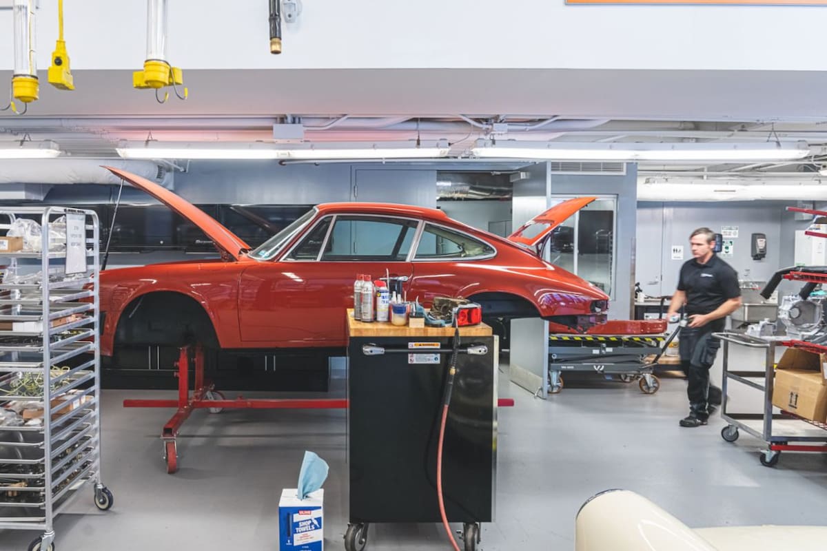 Varias automotrices cuentan con programas de repuestos para sus modelos clásicos