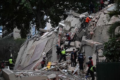 Varias construcciones cedieron ante el movimiento de la tierra