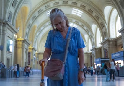 Varias escenas de Elena sabe, dirigida por Anahí Berneri, se rodaron en Peatonal San Martín, el Paseo Dávila, el Parque San Martín, la Plaza Colón y la sala del Teatro Victoria