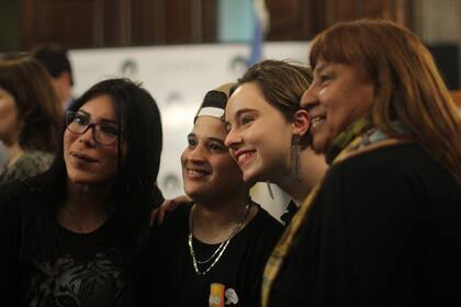 Varias fans pidieron a Maite Lanata fotografiarse con ella