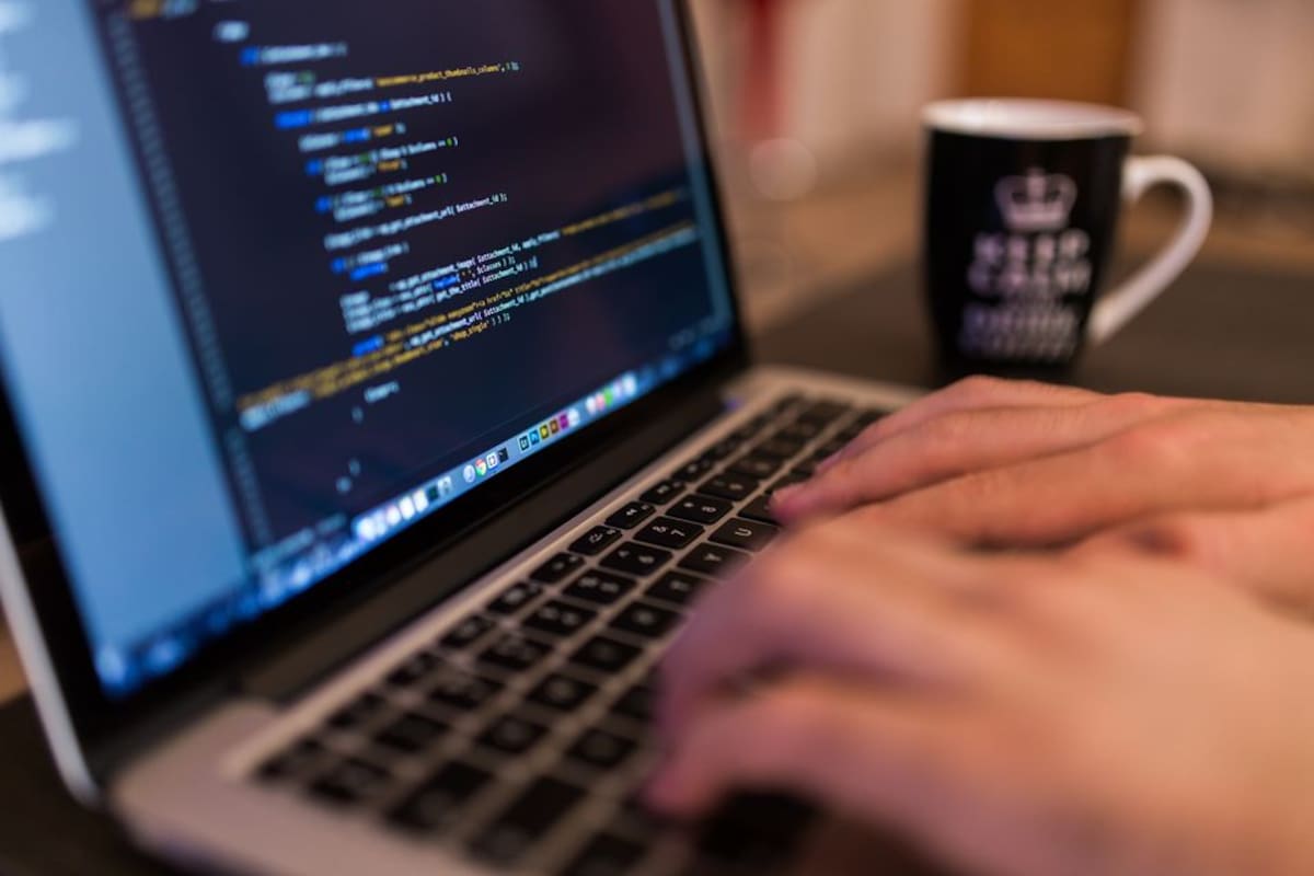 Varias organizaciones locales ofrecen cursos de programación para ayudar a estudiantes secundarios