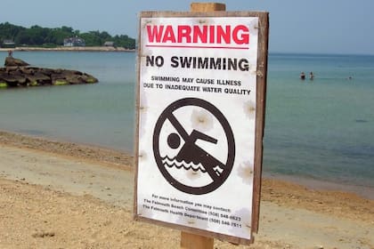 Varias playas de Nueva York y California cerrarán debido a la presencia de bacterias en el agua