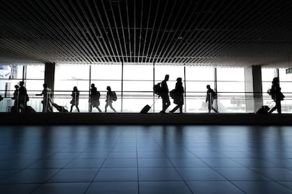 Varios aeropuertos de Florida permanecen cerrados