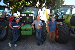 Griegos protestan por el costo de vida entre promesas de alivio fiscal y aumentos salariales