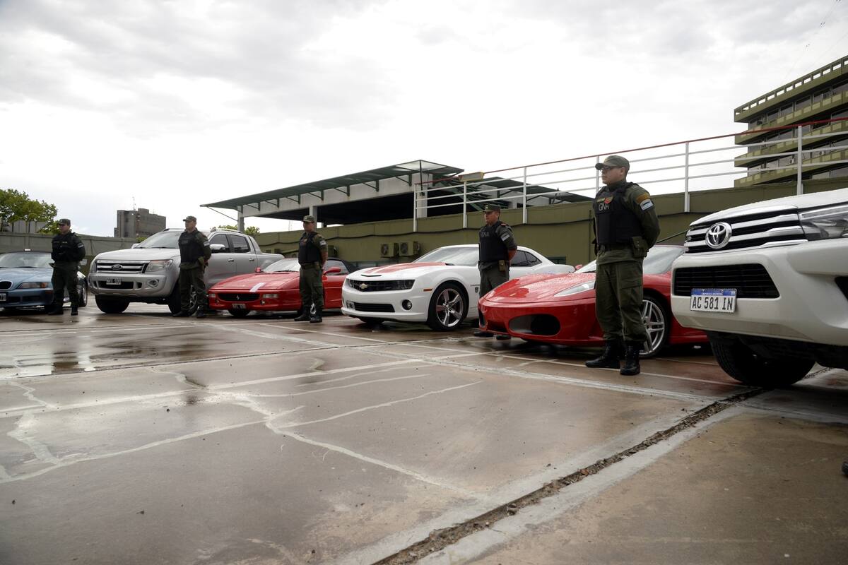 Varios automóviles deportivos fueron decomisados a la organización criminal