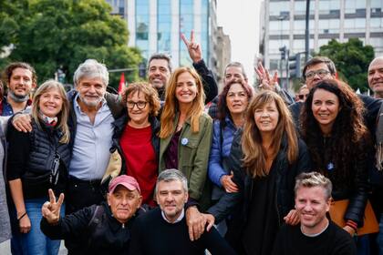 Varios de los dirigentes más cercanos al Presidente en la marcha por el 24 de marzo