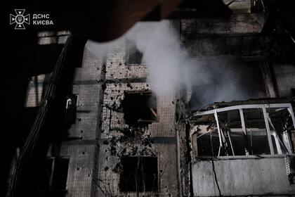 Varios edificios residencial fueron alcanzados en la ciudad capital de Ucrania
