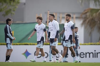 Varios futbolistas se pronunciaron a favor de la continuidad del técnico, entre ellos Cristian Romero, el nuevo capitán