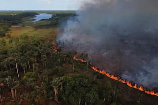Incendios en Amazonía alteran la vida diaria de sus habitantes y avivan los ataques políticos