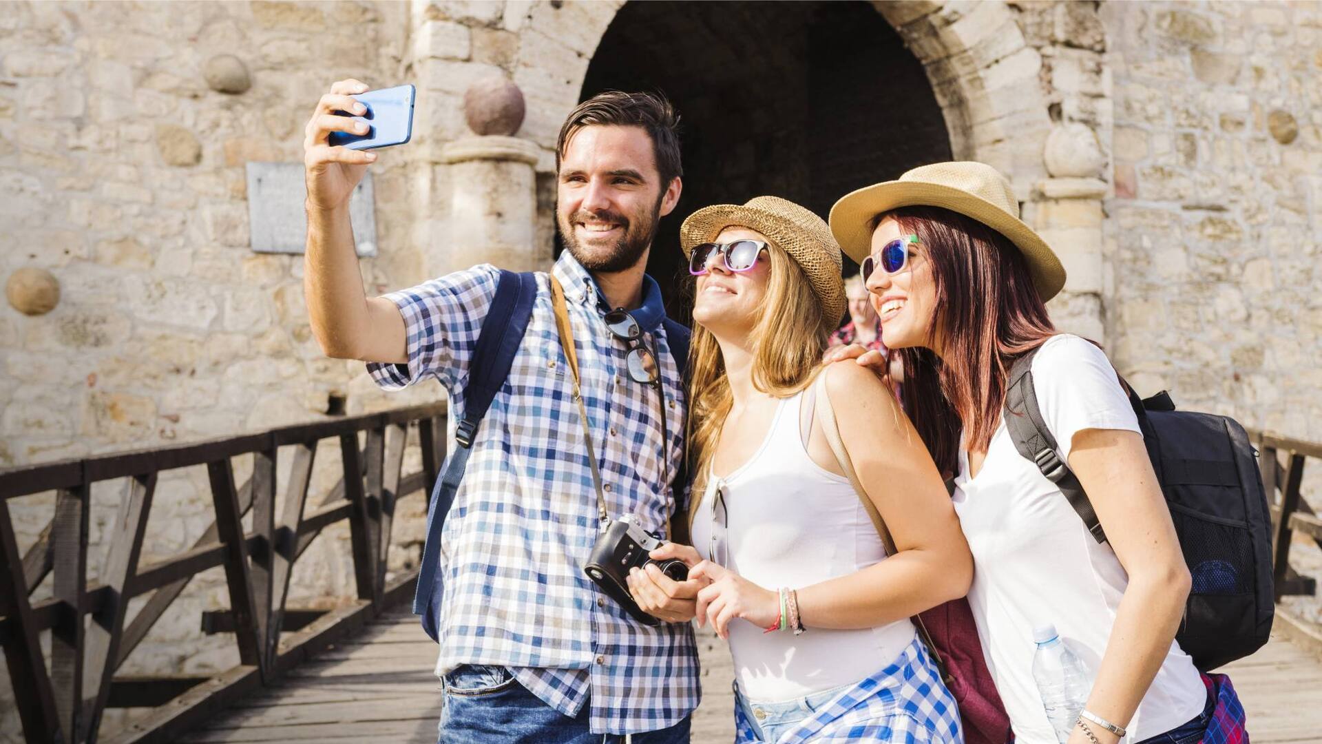 Varios lugares de gran afluencia turística prohibieron las selfies. Los que incumplen, se exponen a severas multas.