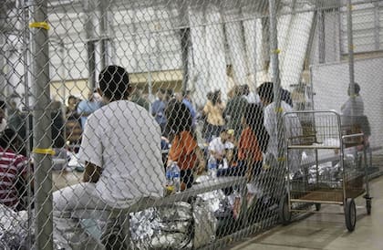 El informe de TRAC reveló que instalaciones como el centro de Krome y el de Pompano superaron su capacidad, con más de 100 personas adicionales en cada uno