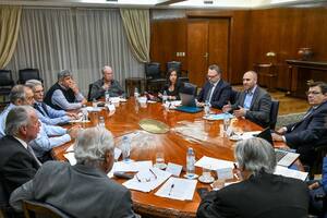 Varios ministros del gabinete económico, la UIA y la CGT se reunieron en el Palacio de Hacienda para debatir iniciativas para paliar el fuerte incremento de los precios que esperan para las próximas semanas