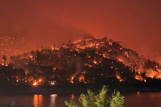 Las impactantes imágenes de los incendios forestales que azotan Madrid: más de 60.000 evacuados