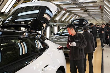 Varios países europeos están ansiosos por que los fabricantes de autos chinos se trasladen a su territorio, con la idea de que crearían empleos y fortalecerían las cadenas de suministro nacionales.