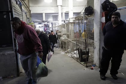 Varios puestos vacíos y menos clientes, la nueva postal en Punta Mogote