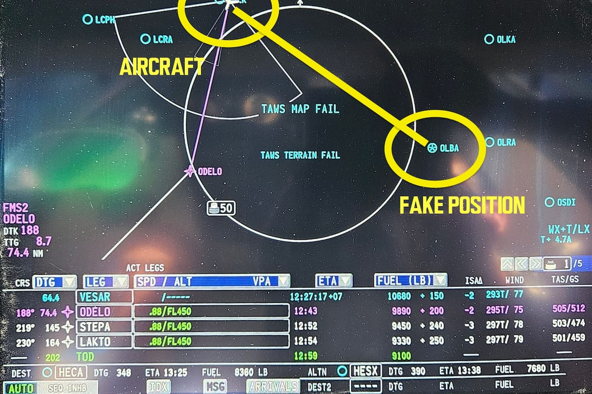 Varios reportes indican que en zonas de conflicto armado como Ucrania y Gaza hay falsas señales de GPS para engañar a drones y aviones militares, pero que también afectan a los vuelos civiles
