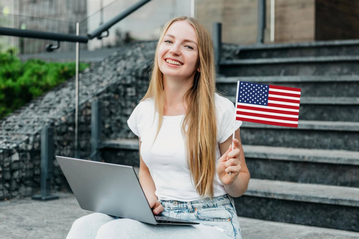 Varios simuladores con inteligencia artificial facilitan el entrenamiento para la entrevista de ciudadanía estadounidense con el Uscis