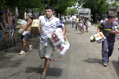 Una postal del estallido: los saqueos se sucedieron en barrios de casi todas las grandes ciudades del país