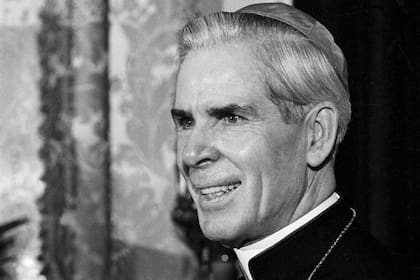 Vaticano aprueba nuevamente beatificación de arzobispo Fulton Sheen tras cancelación en 2019