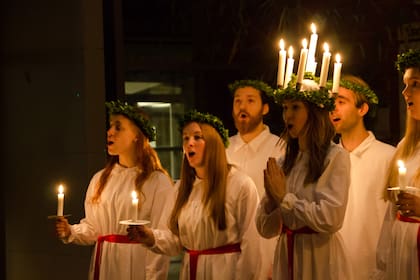 En Suecia festejan a Día de Santa Lucía, una mujer que se cree que es una de las primeras mártires cristianas