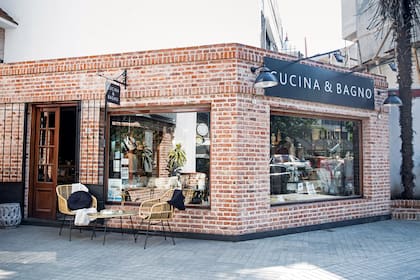 Vecina y amante de su barrio, Soledad está al frente de la tienda situada en un rincón especial de Devoto