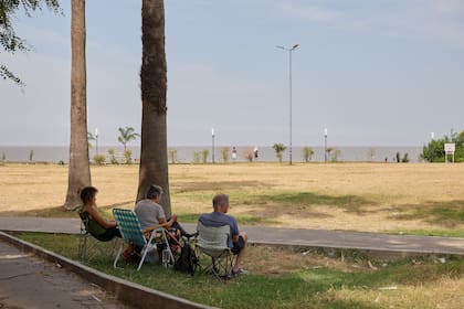 Vecinos buscaron ayer amparo del calor intenso en la costa de Vicente López