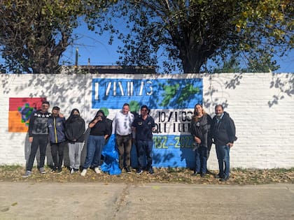 Vecinos de Los Toldos inauguran un mural en honor al recuerdo de la guerra por las Malvinas